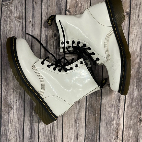 Dr Marten’s white 8 hole lace up high boots size 8 - Picture 2 of 5